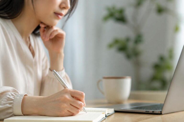 在宅勤務の仕事へ転職する場合の年収相場はいくら？
